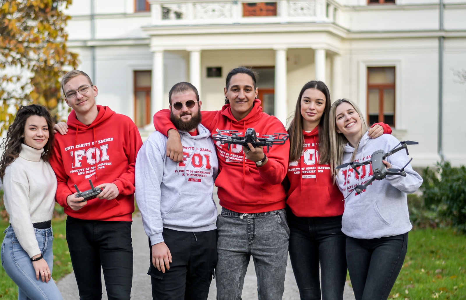Studenti FOI-ja u FOI majicama